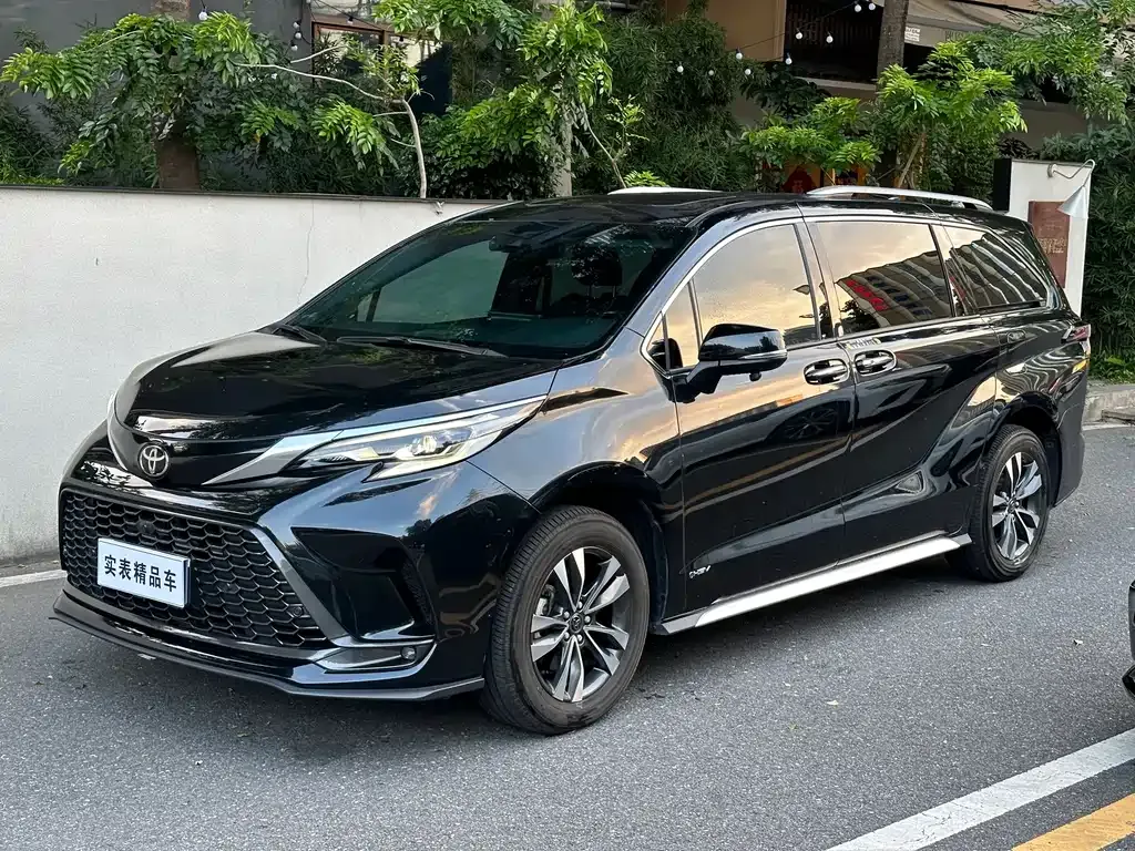 Toyota Granvia — фото 1