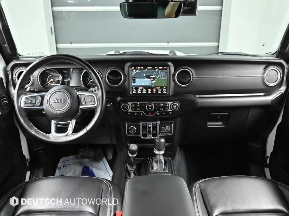 Jeep Wrangler — фото 10