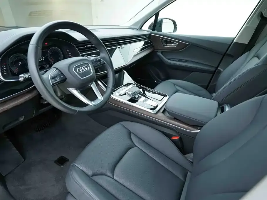 Audi Q7 — фото 10