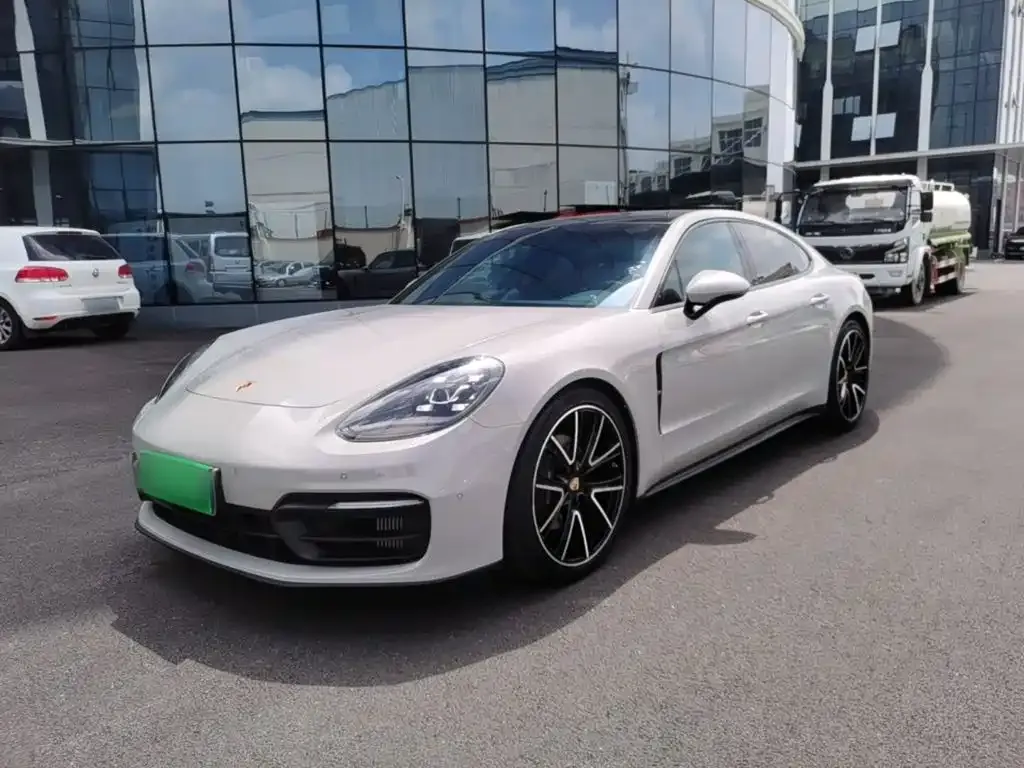 Porsche Panamera — фото 1