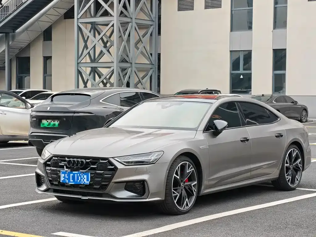 Audi A7L — фото 1