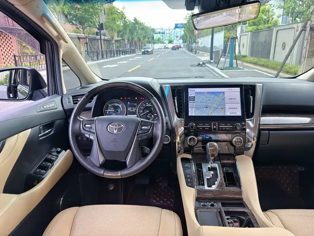 Toyota Vellfire — фото 2