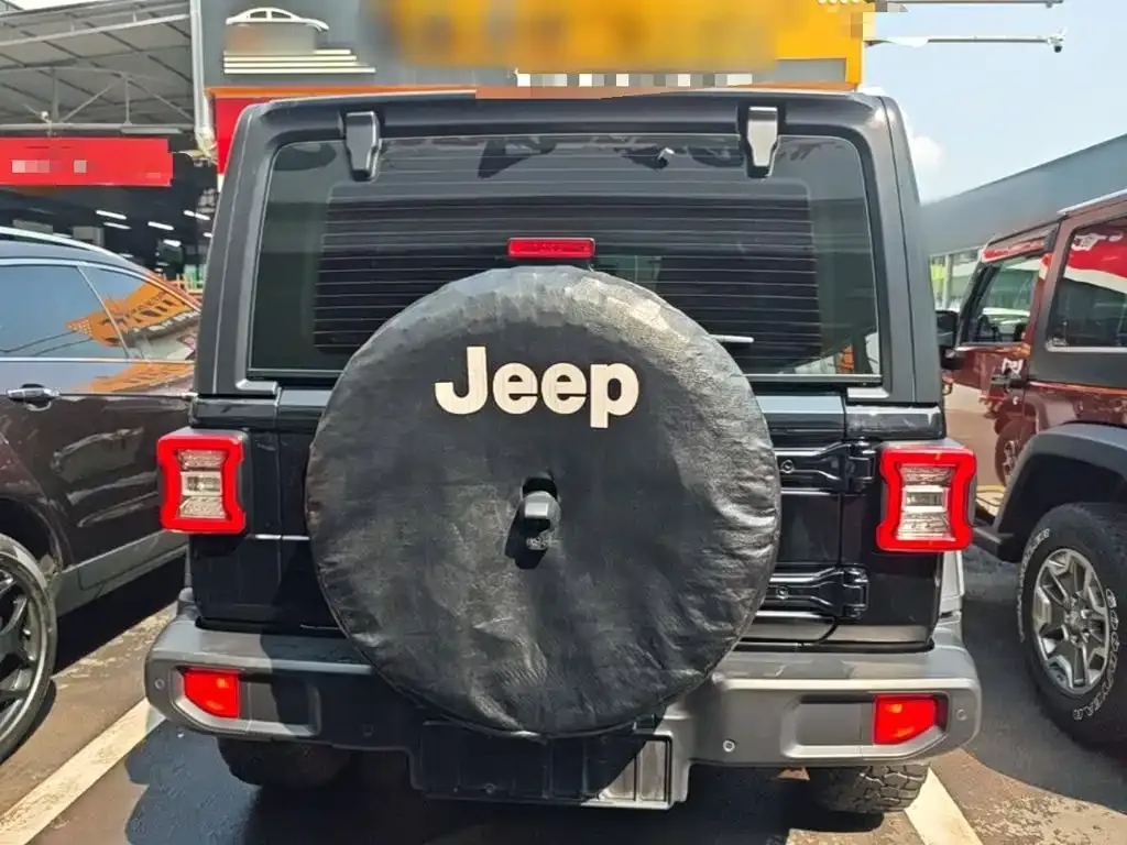 Jeep Wrangler — фото 9
