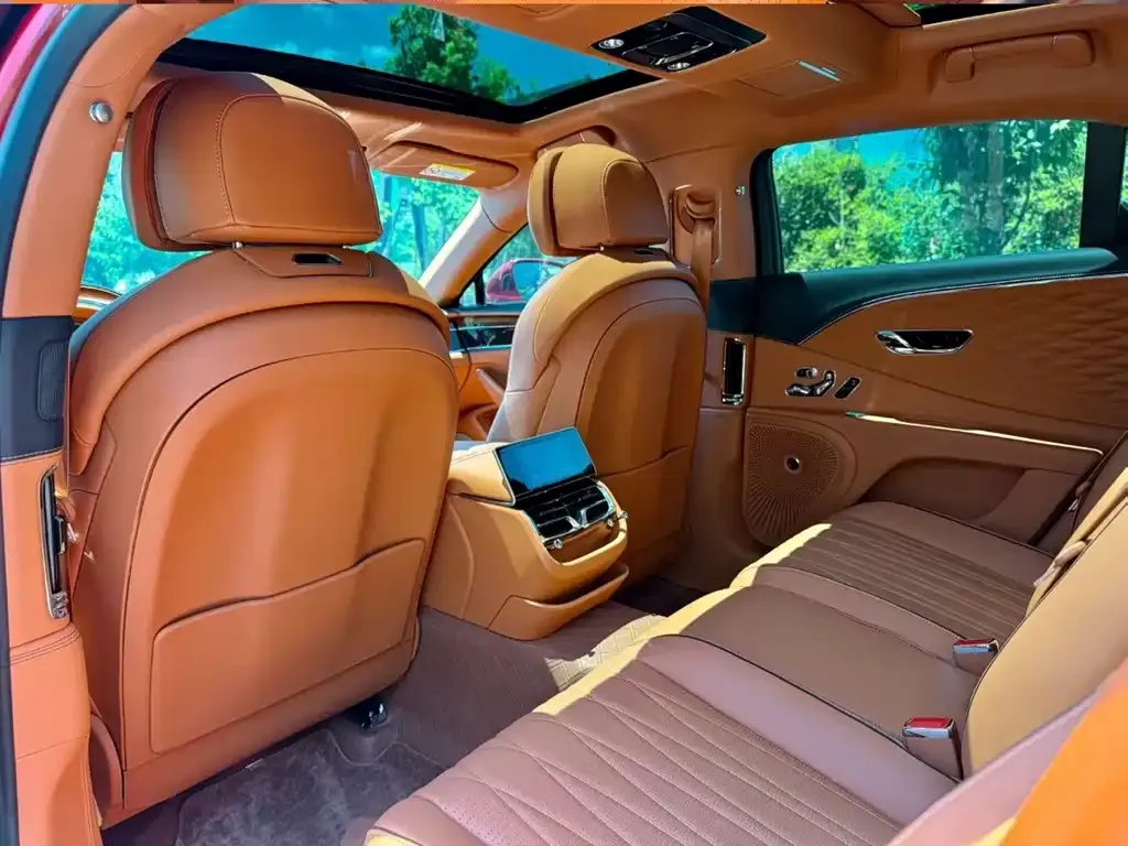 Bentley Flying Spur — фото 6