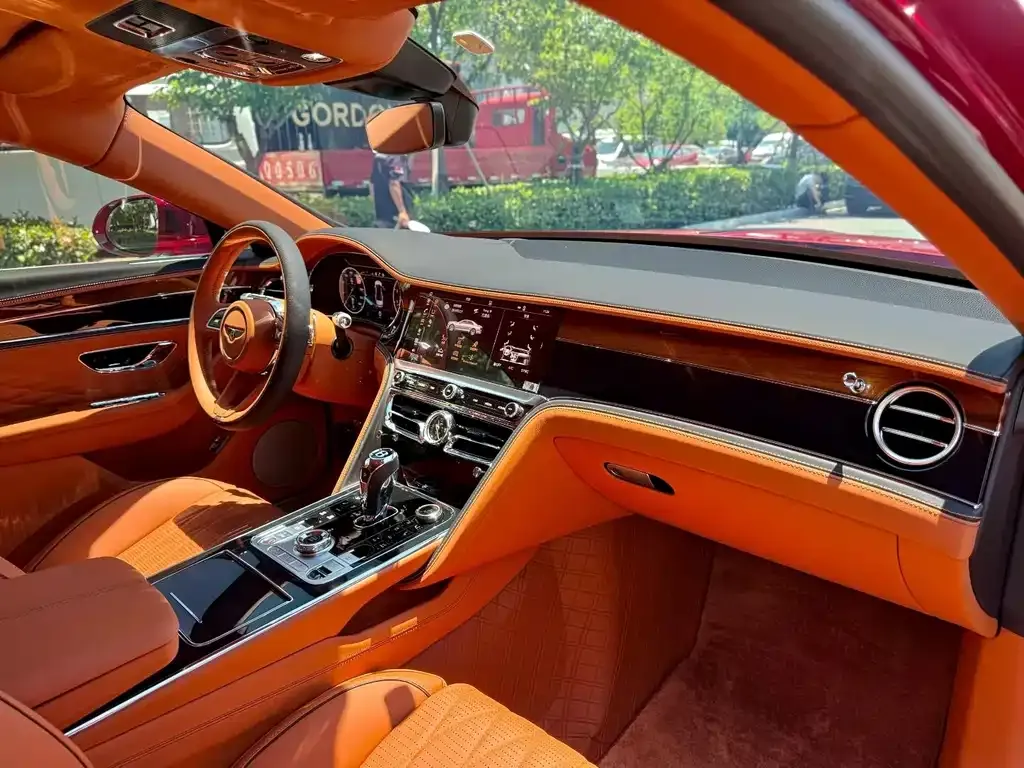 Bentley Flying Spur — фото 4