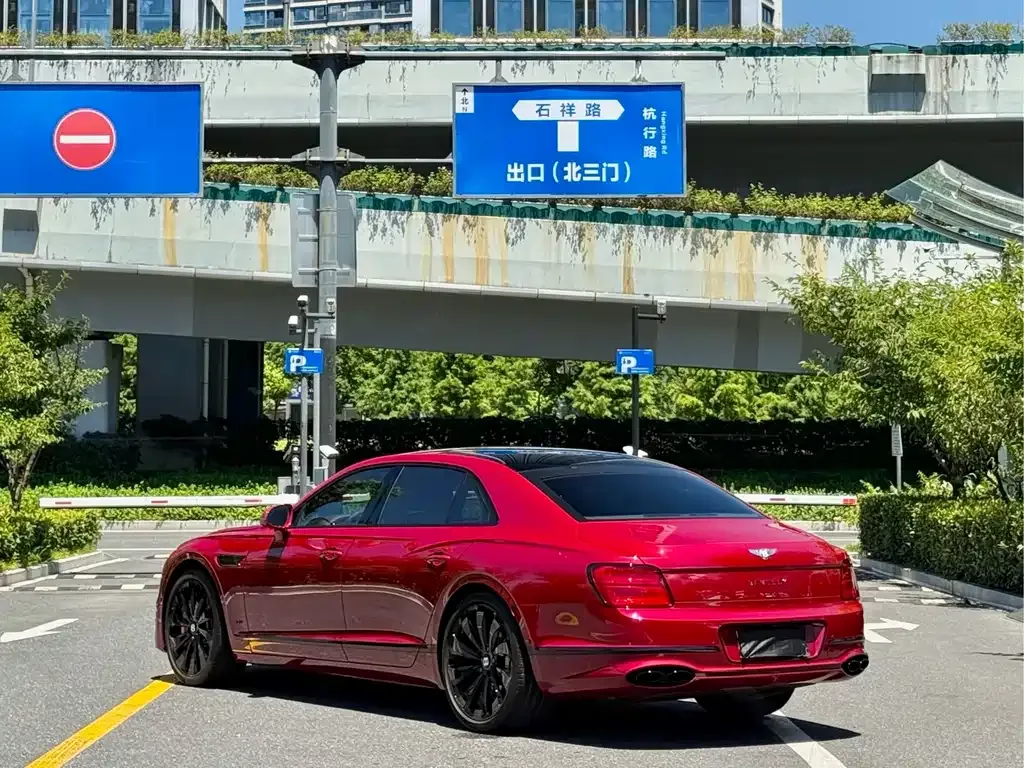 Bentley Flying Spur — фото 5