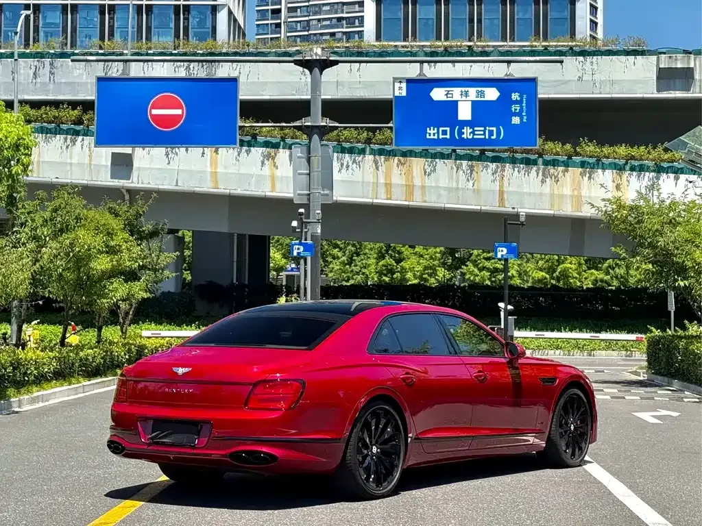 Bentley Flying Spur — фото 9