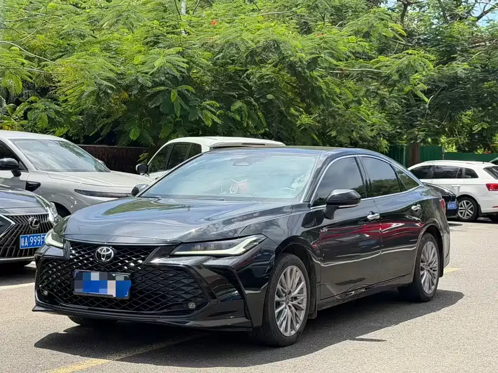 Toyota Avalon — фото 1