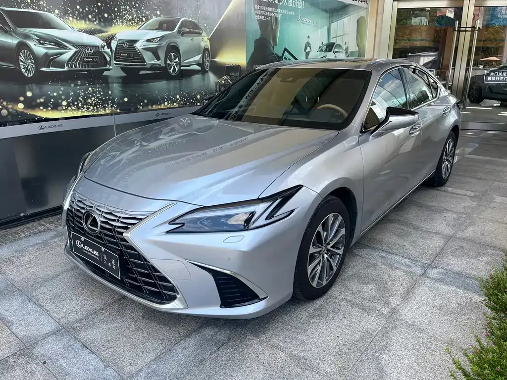 Lexus ES — фото 1