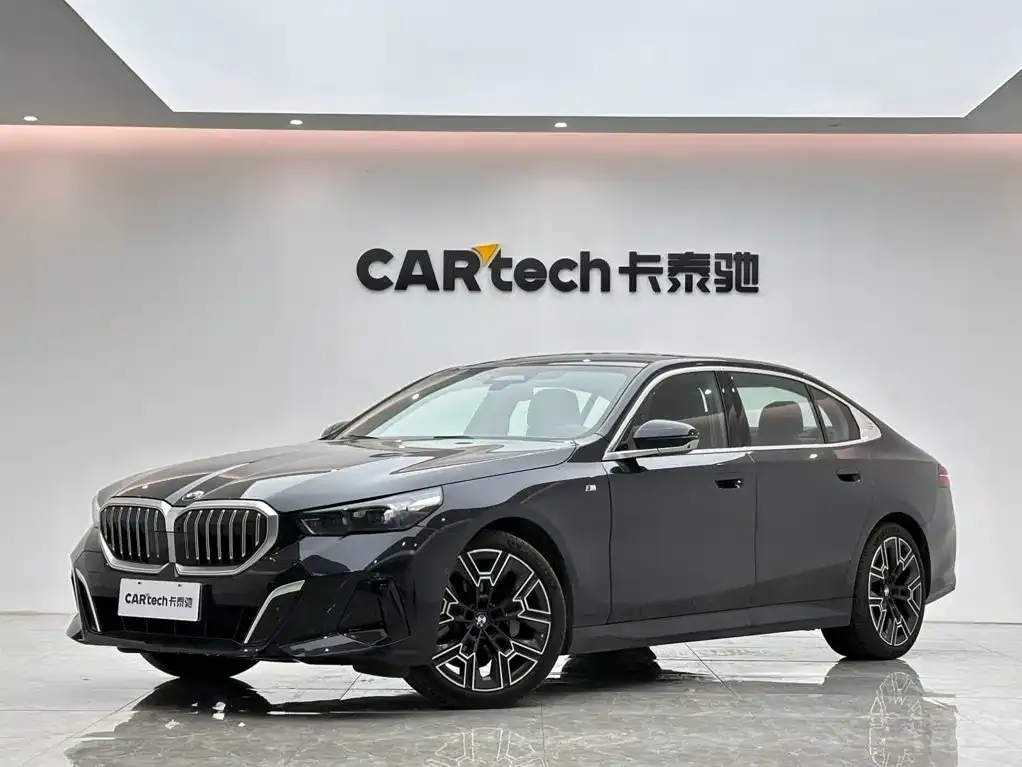 BMW 5 Series — фото 1