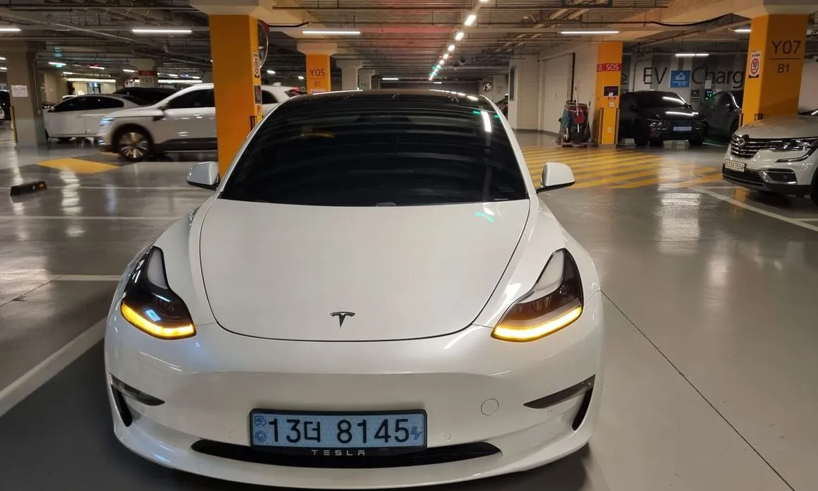 Tesla Model 3 — фото 1