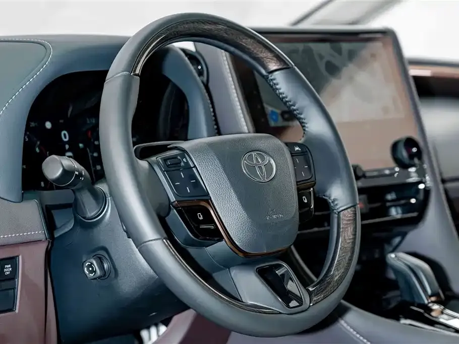 Toyota Alphard — фото 3