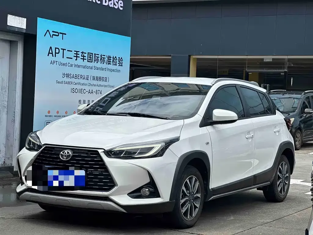 Toyota Yaris L — фото 1
