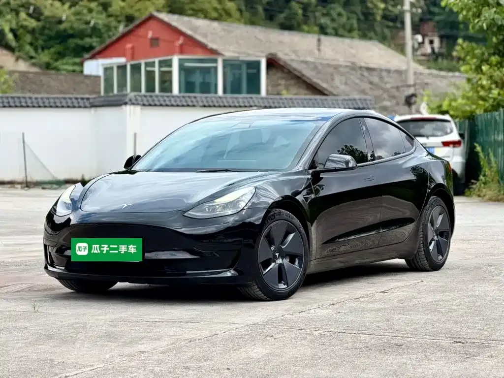 Tesla Model 3 — фото 1