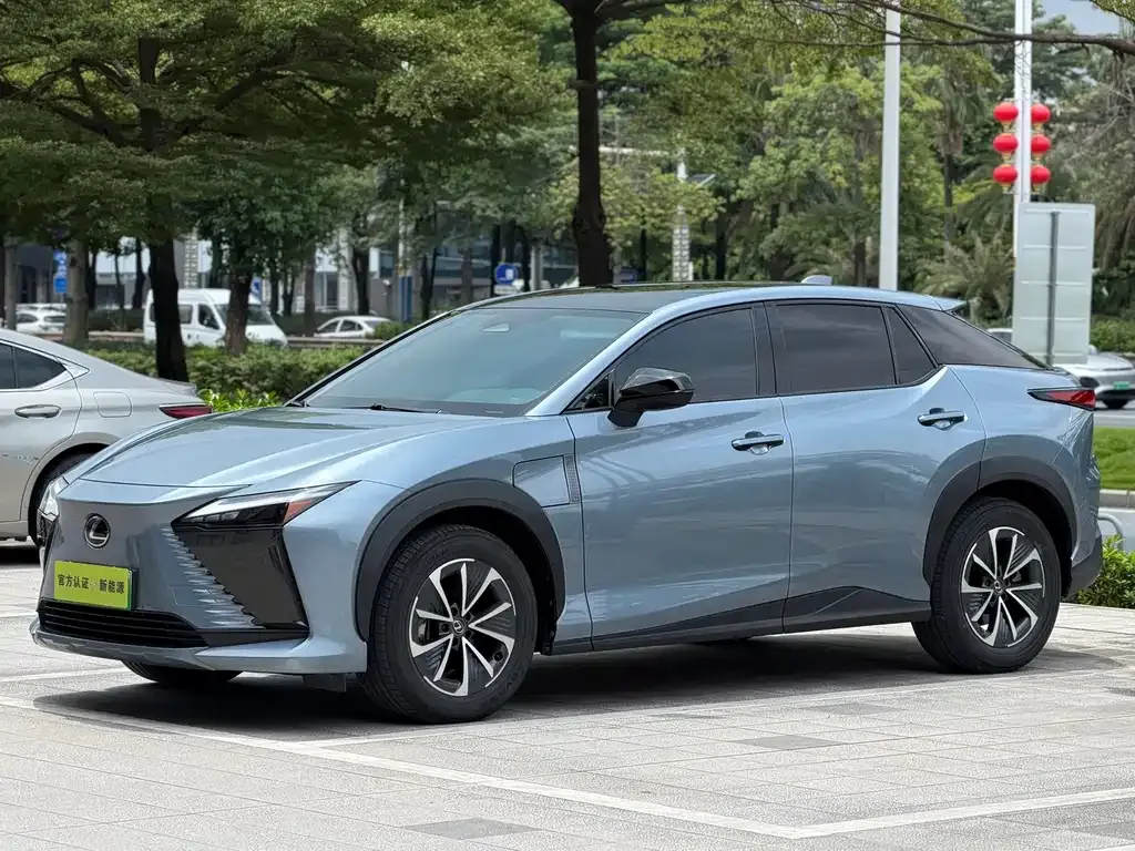 Lexus RZ — фото 1