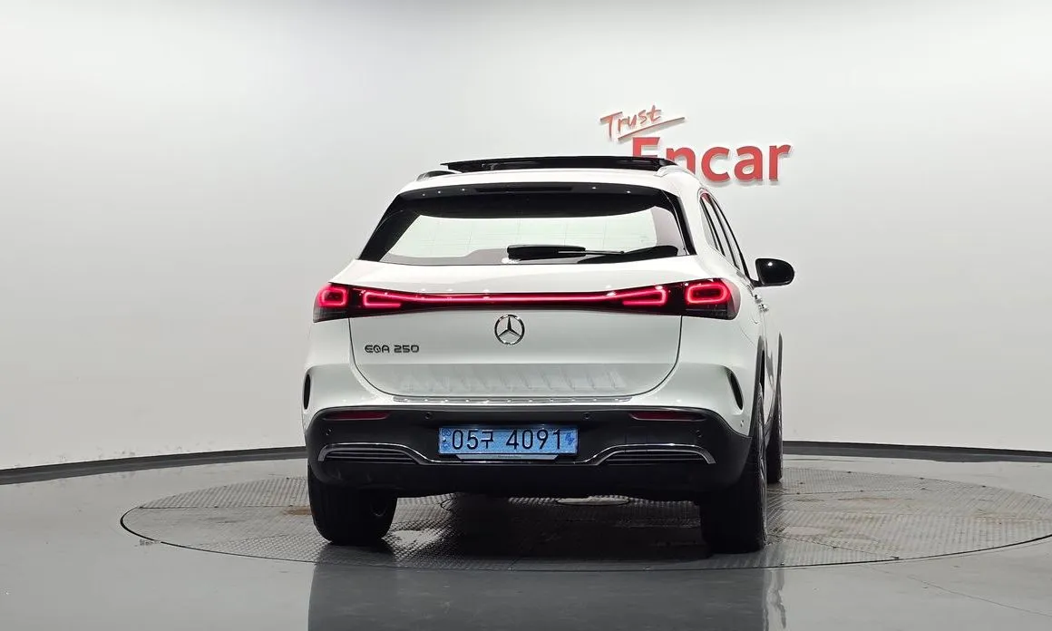 Mercedes-Benz EQA — фото 8