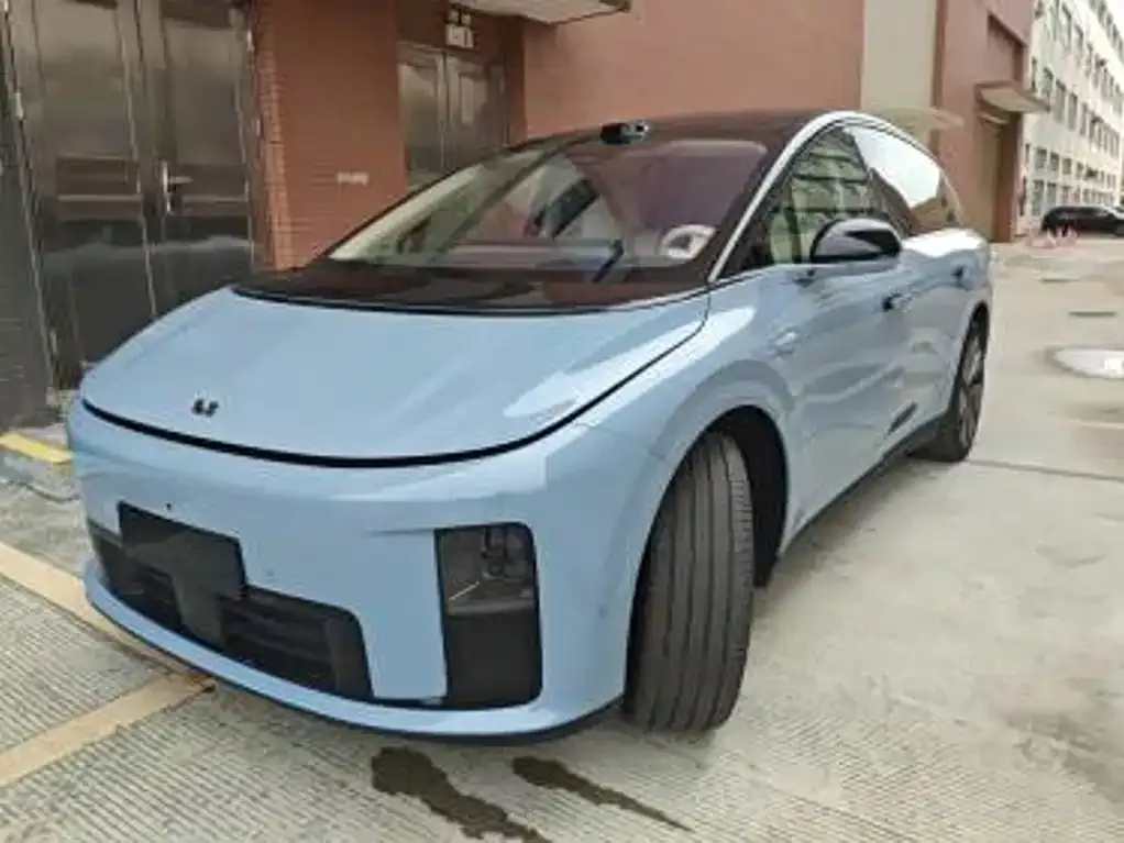Li Auto i8 — фото 2