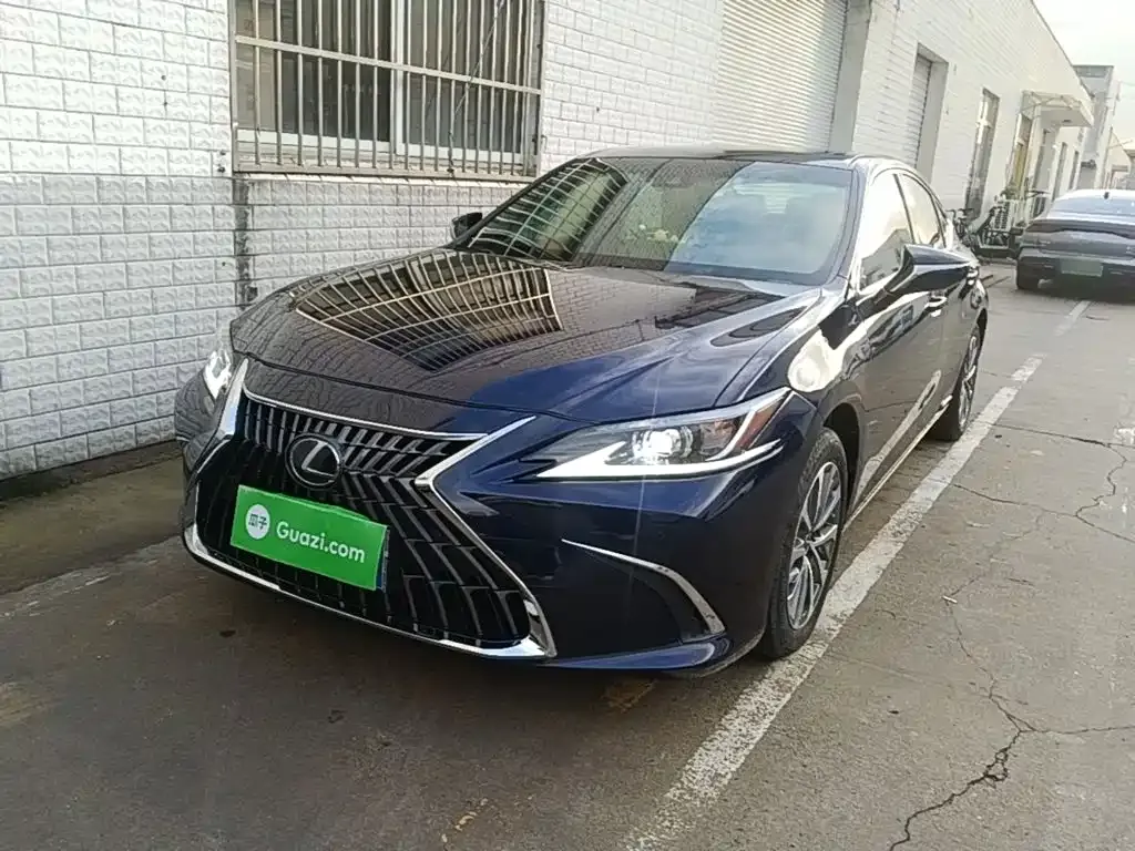 Lexus ES — фото 1