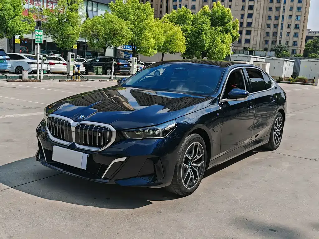 BMW i5 — фото 1