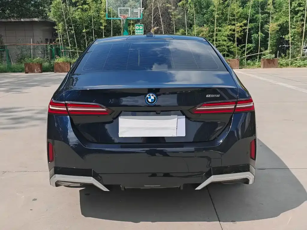 BMW i5 — фото 2