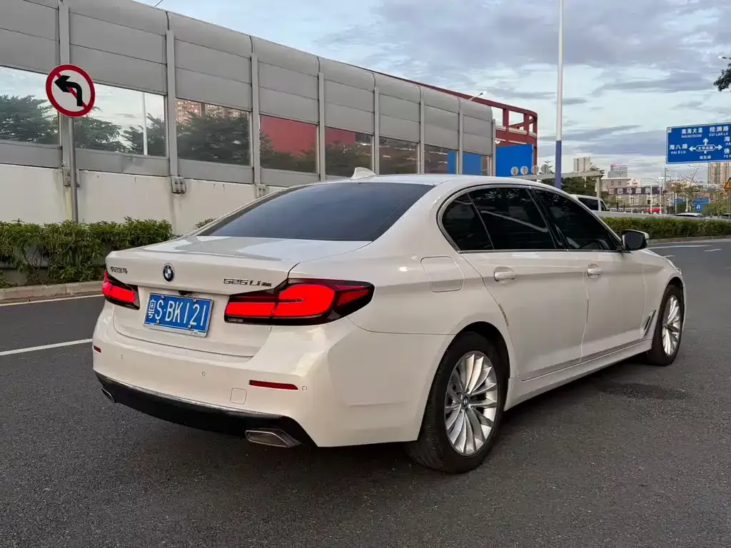 BMW 5 Series — фото 3