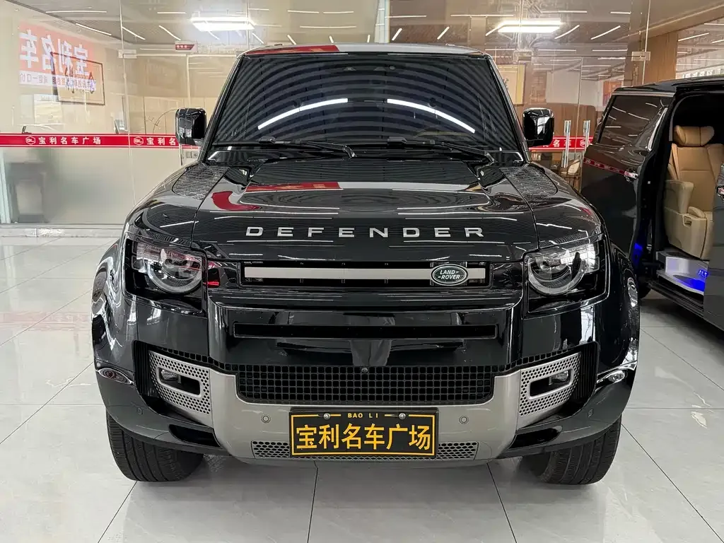 Land Rover Defender — фото 1
