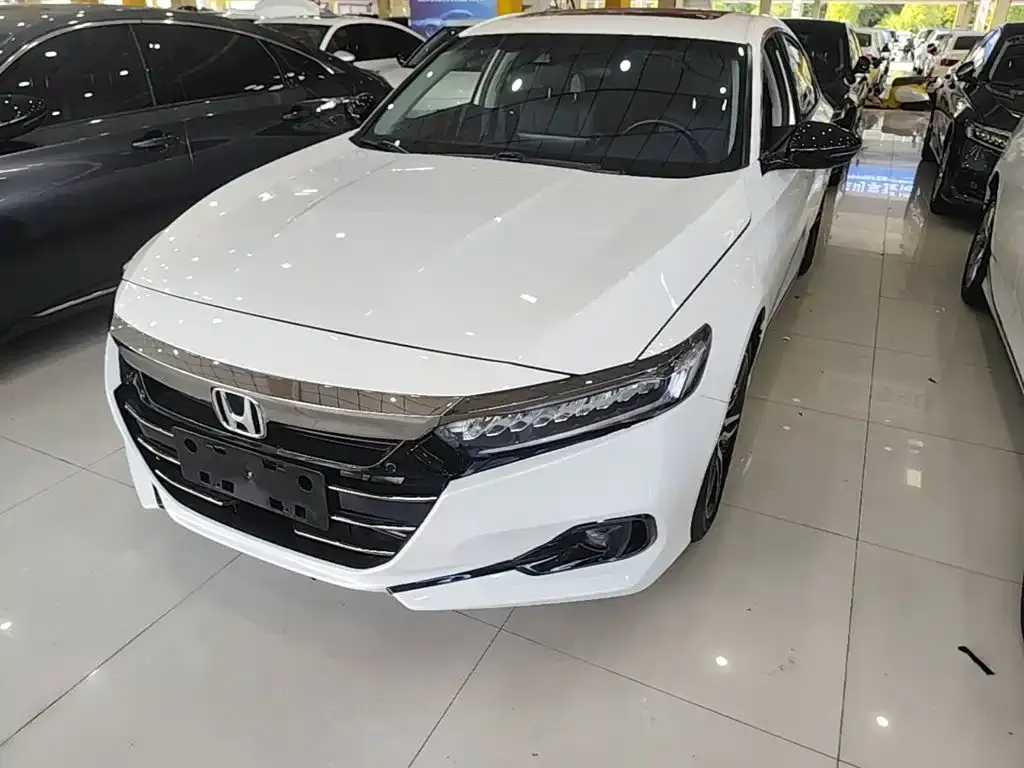 Honda Accord — фото 1