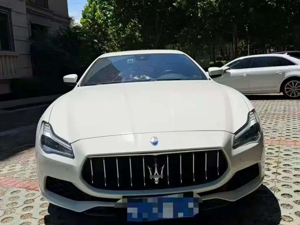 Maserati Quattroporte — фото 1