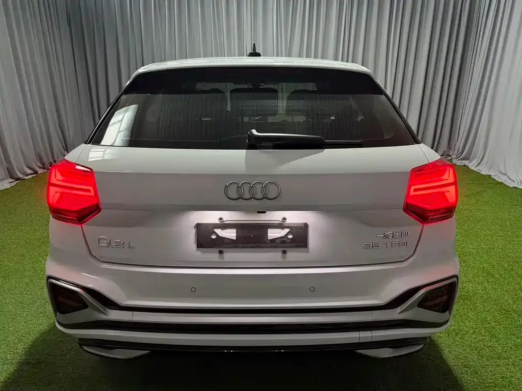 Audi Q2L — фото 3