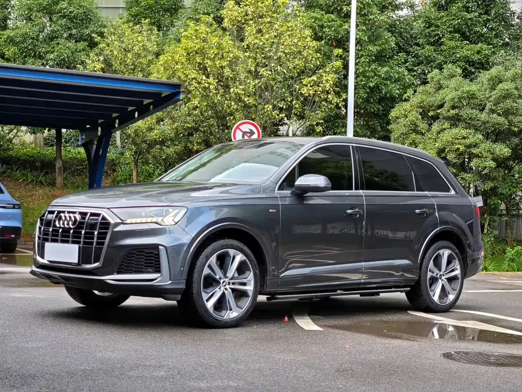 Audi Q7 — фото 1