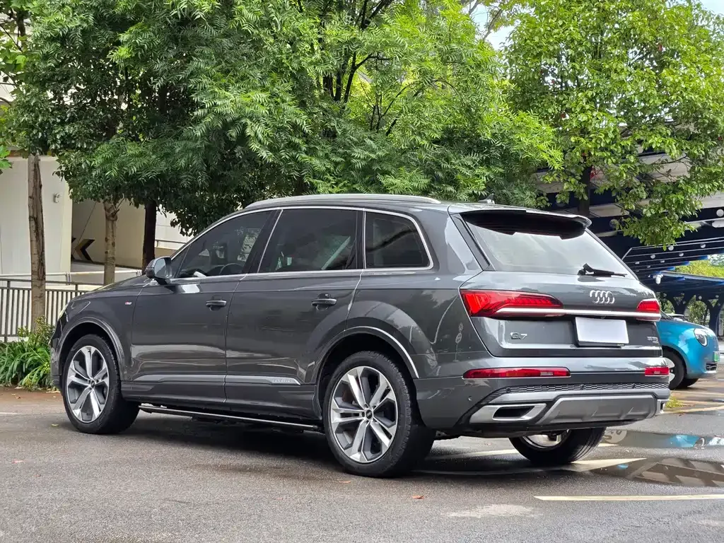 Audi Q7 — фото 9