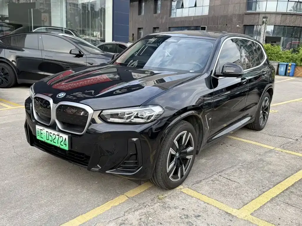 BMW iX3 — фото 1