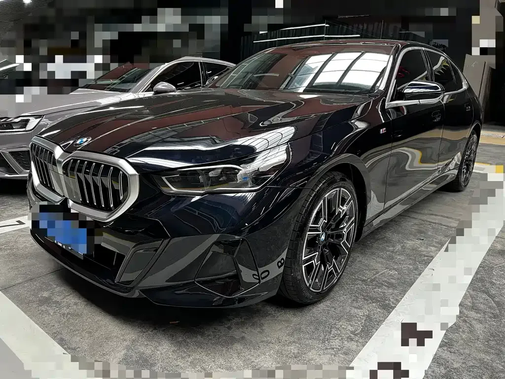 BMW 5 Series — фото 1