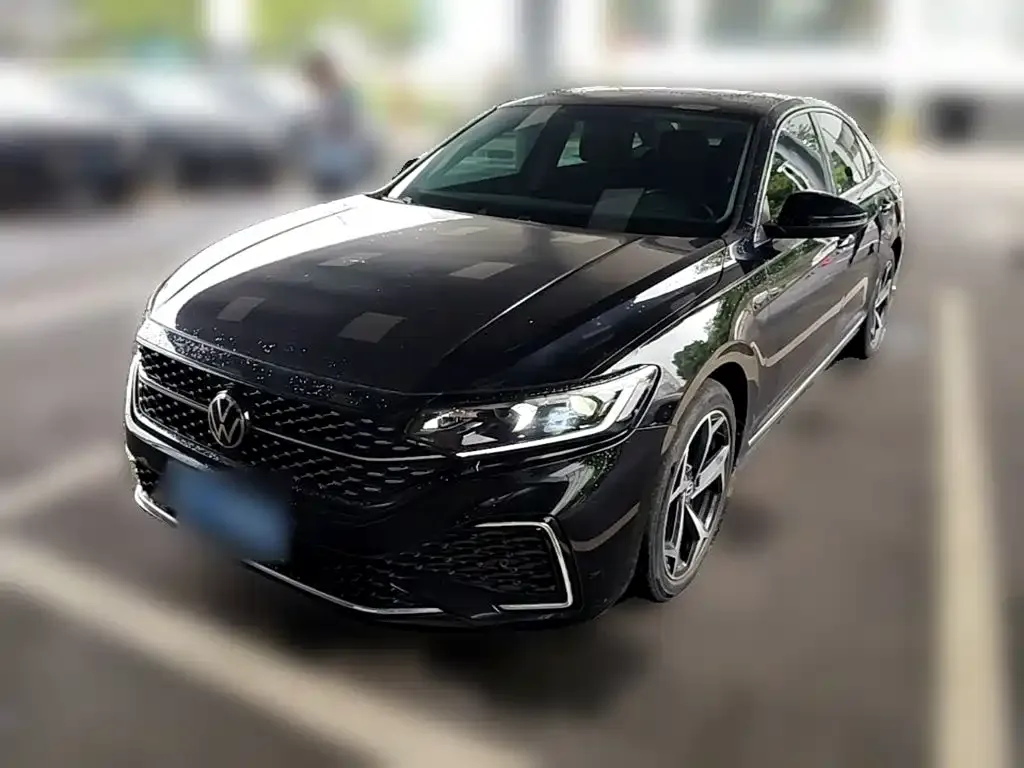 Volkswagen Passat — фото 1