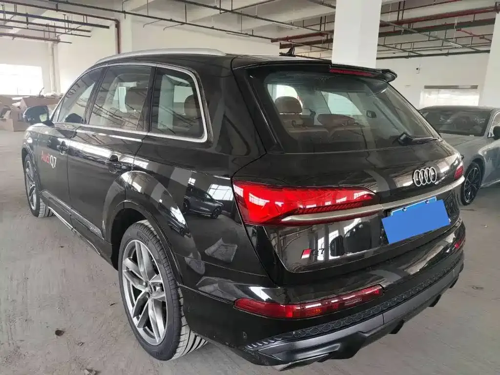 Audi Q7 — фото 10