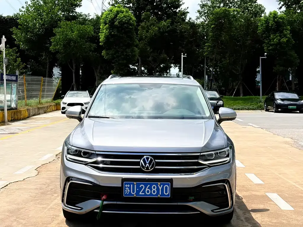 Volkswagen Tiguan L — фото 9