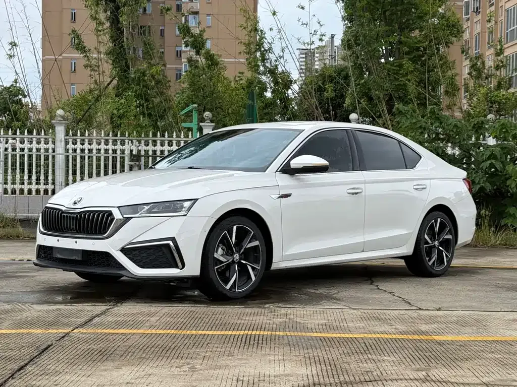 Skoda Octavia — фото 1