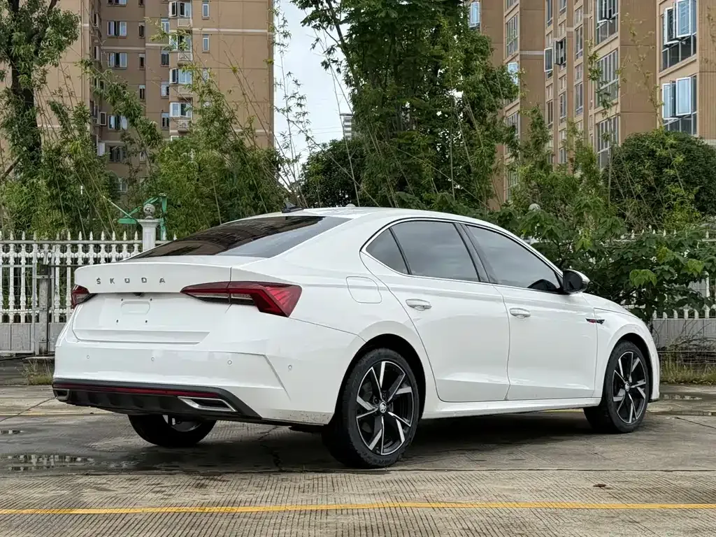 Skoda Octavia — фото 6