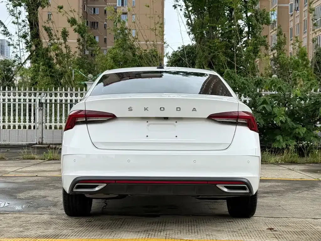 Skoda Octavia — фото 2