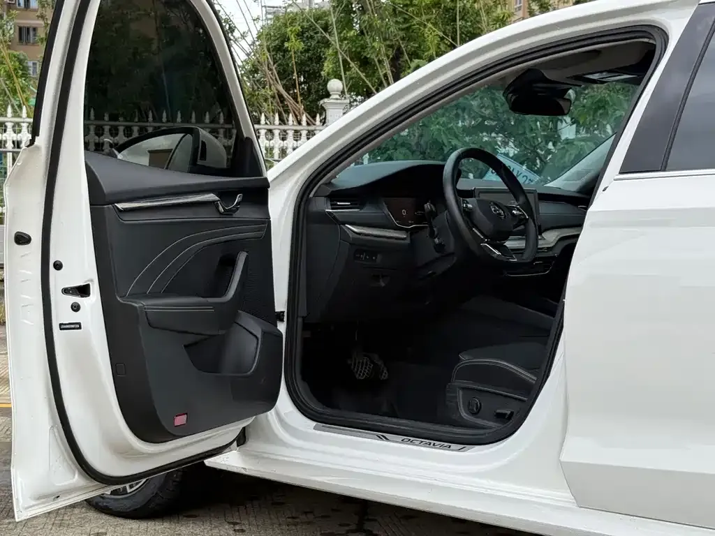 Skoda Octavia — фото 3