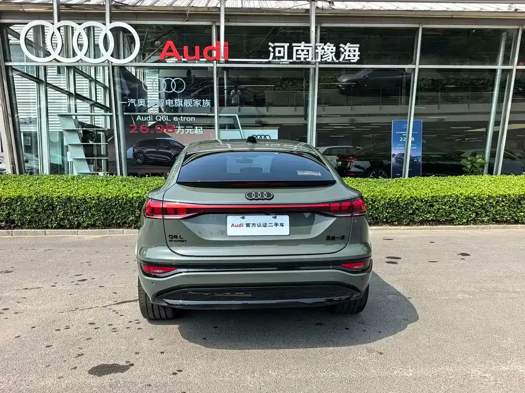 Audi Q6L Sportback e-tron — фото 4