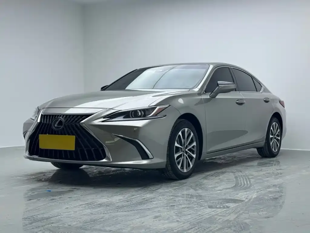 Lexus ES — фото 1