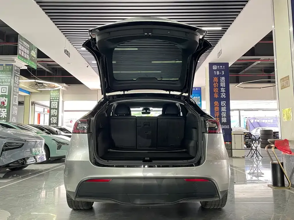 Tesla Model Y — фото 6