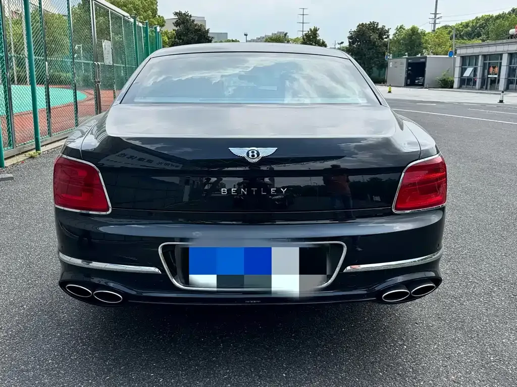 Bentley Flying Spur — фото 9