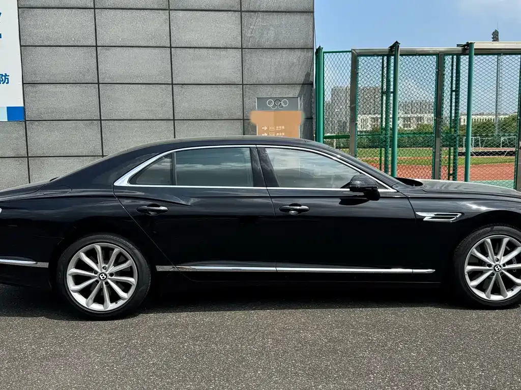 Bentley Flying Spur — фото 7
