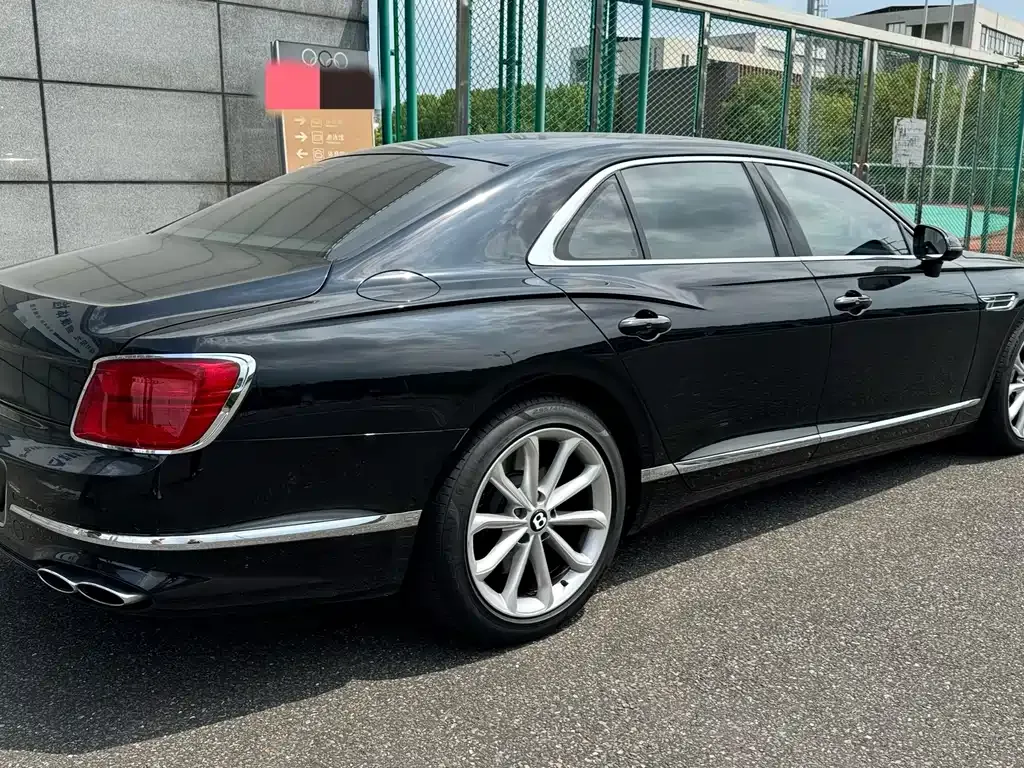Bentley Flying Spur — фото 10