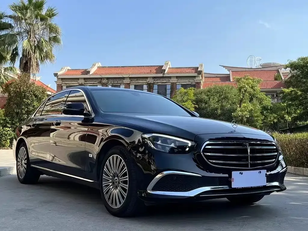Mercedes-Benz E-Class — фото 2