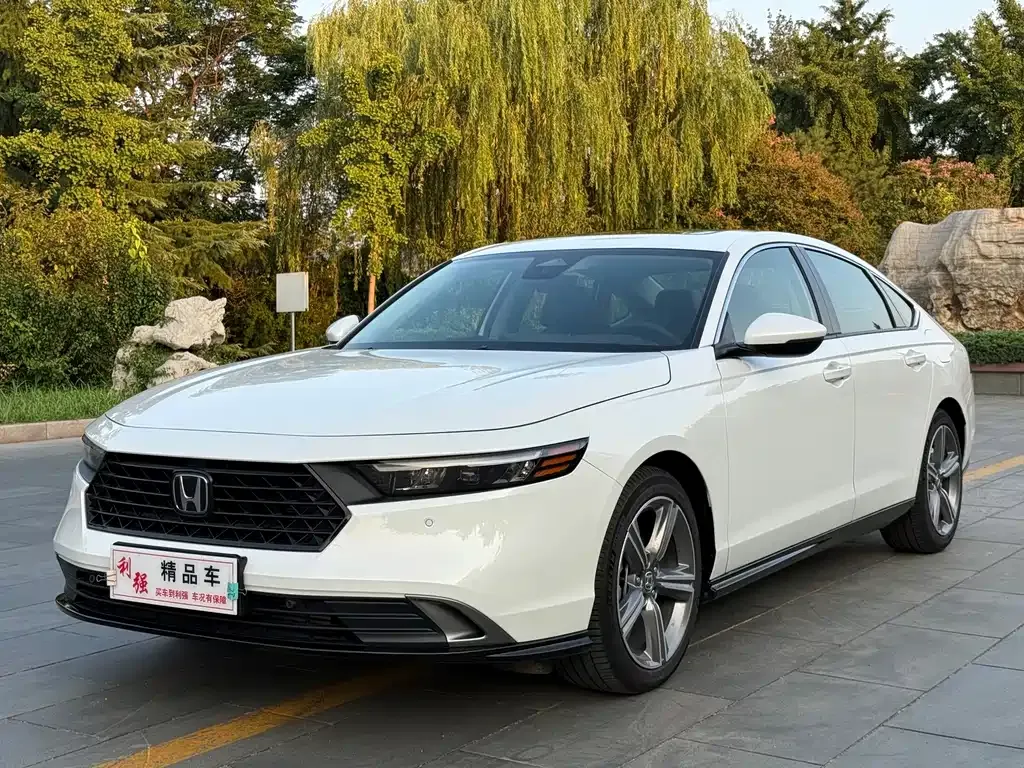 Honda Accord — фото 1