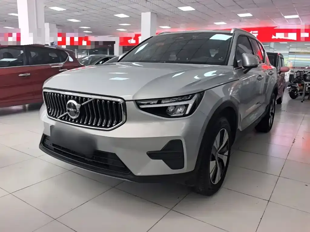 Volvo XC40 — фото 1