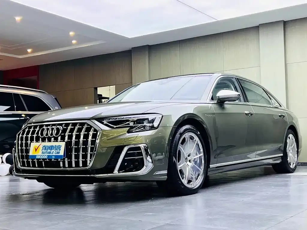 Audi A8 — фото 1